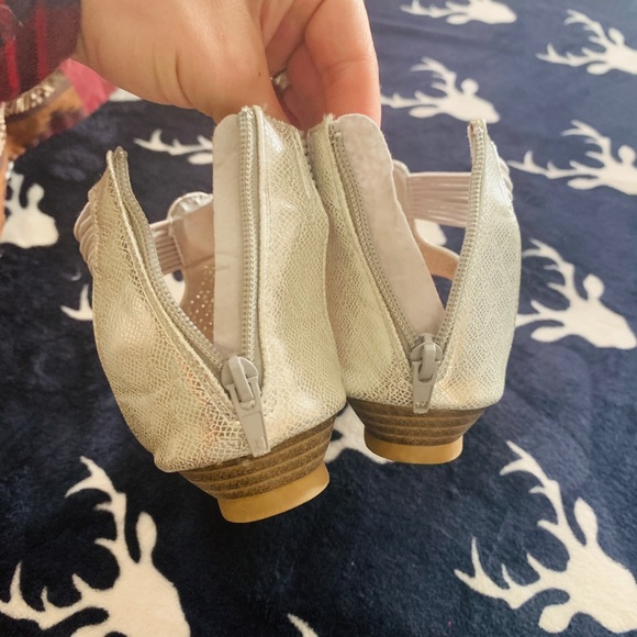 Sandals - Picture 3 of 4